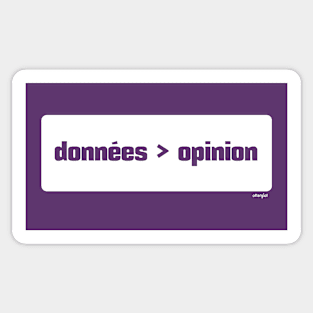 Les données sont mieux que l'opinion (Data > Opinion,  French, Purple) Sticker